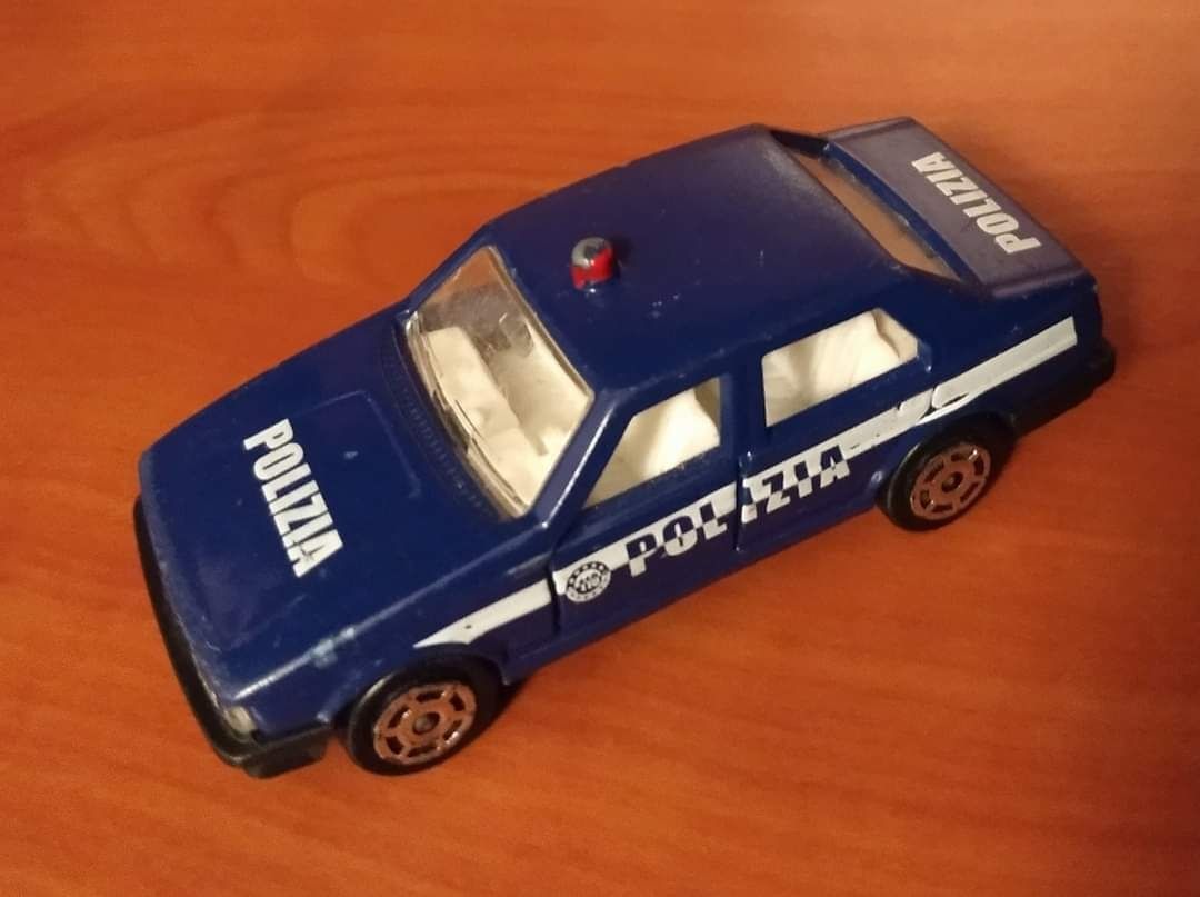 Miniatura antiga - Alfa Romeo 75 - Majorette