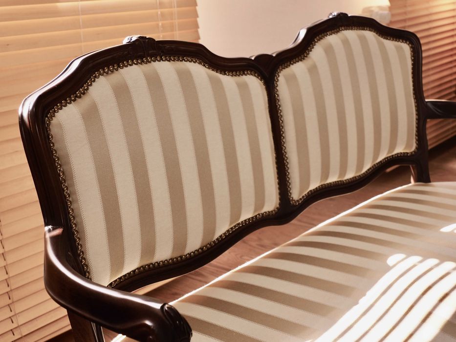 Odrestaurowany zestaw w stylu ludwikowskim. Ława, sofa i fotele.