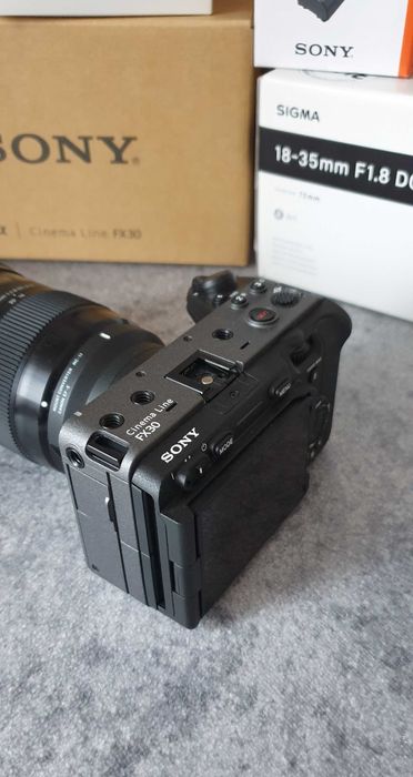 Sony FX30 + Sigma MC-11 + Sigma 18-35mm f/1.8 – Stan bardzo dobry
