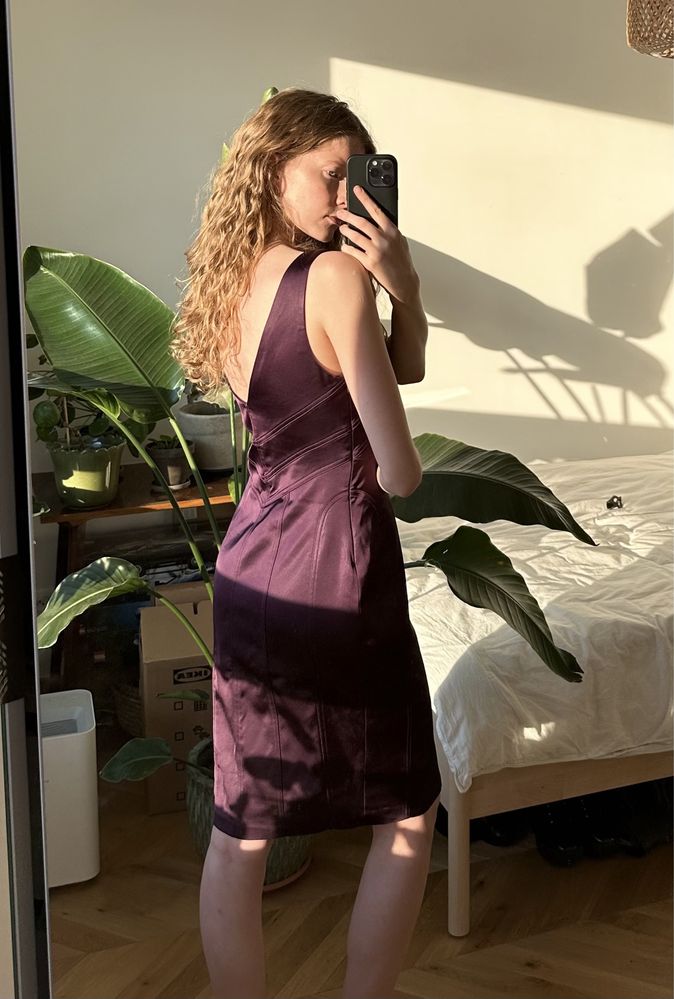 400€ Elegancka sukienka projektant David Meister fioletowa połyskująca