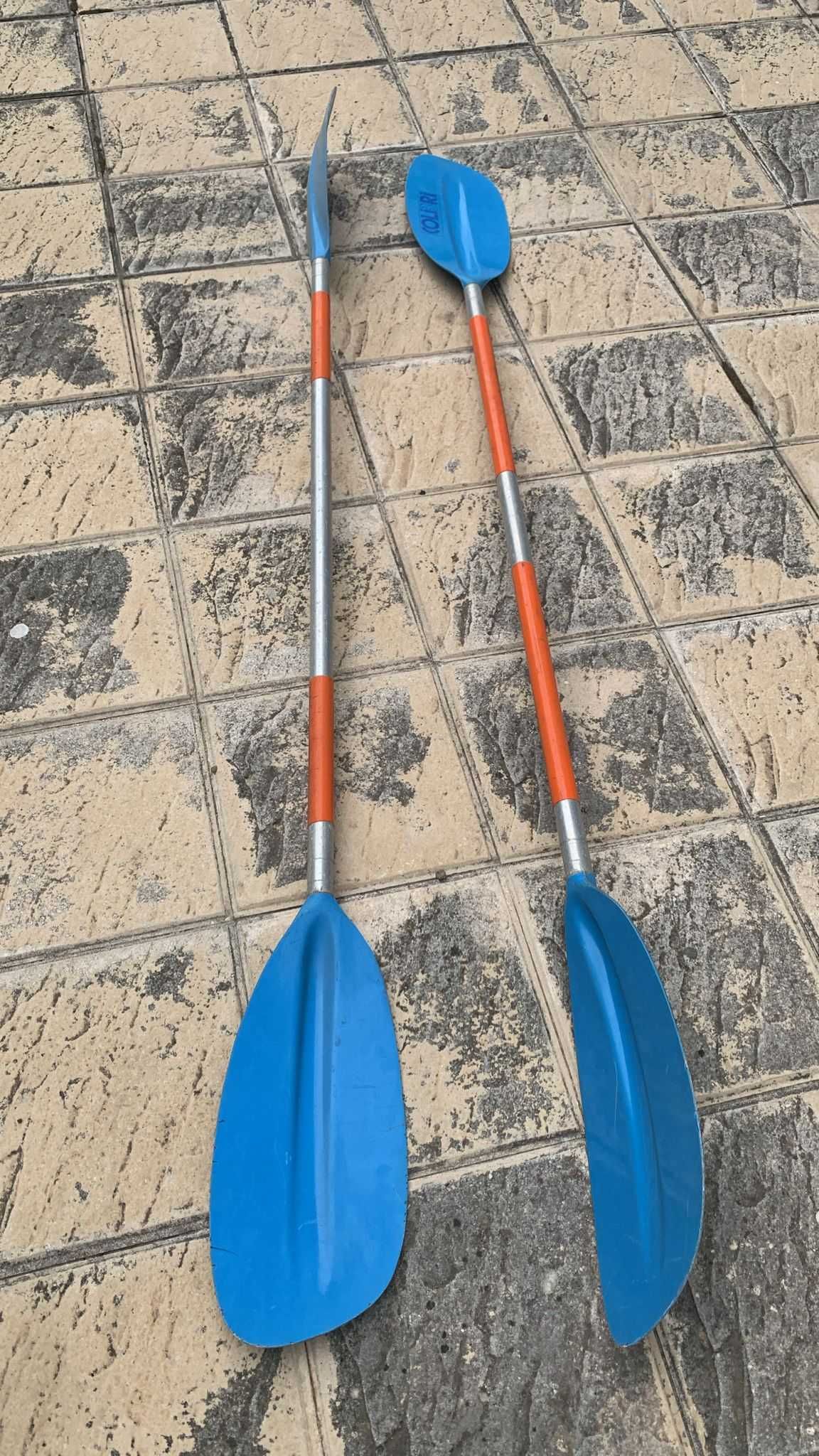 Canoa azul e branca Nelo
