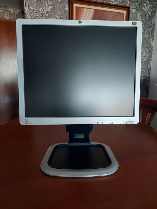HP 19 Monitor for Computer64552909767299120