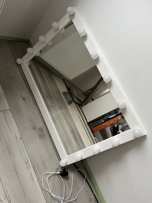 Lustro LED do toaletki