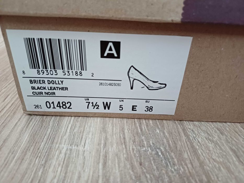 Clarks шкіряні туфлі нові 39р