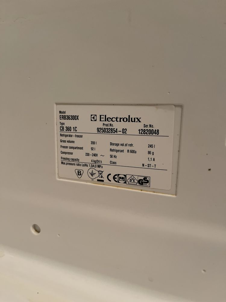 Холодильник Electrolux с дефектом