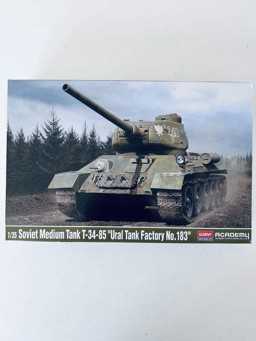 Czołg T34/85 Soviet Tank model do sklejania Academy 13554
