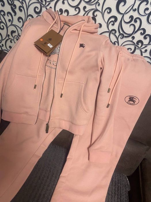 Продам спортивный костюм новый  размер