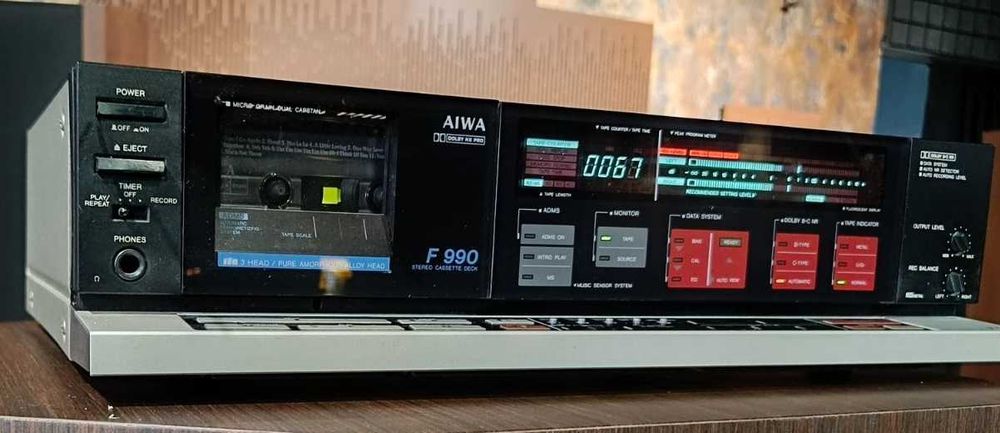 Aiwa AD-F990 топова аудіофільська касетна дека