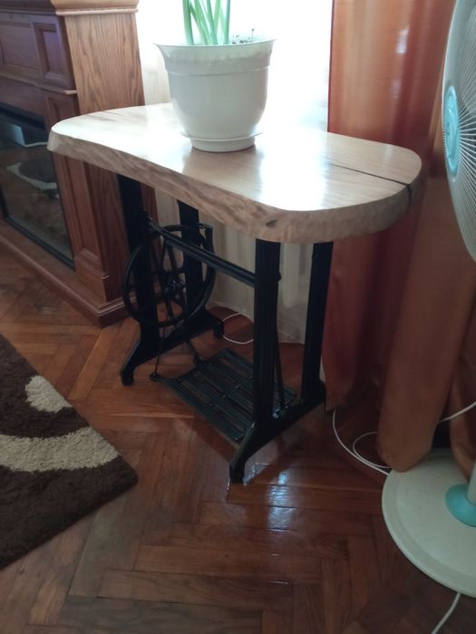 Кавовий столик, горіх.