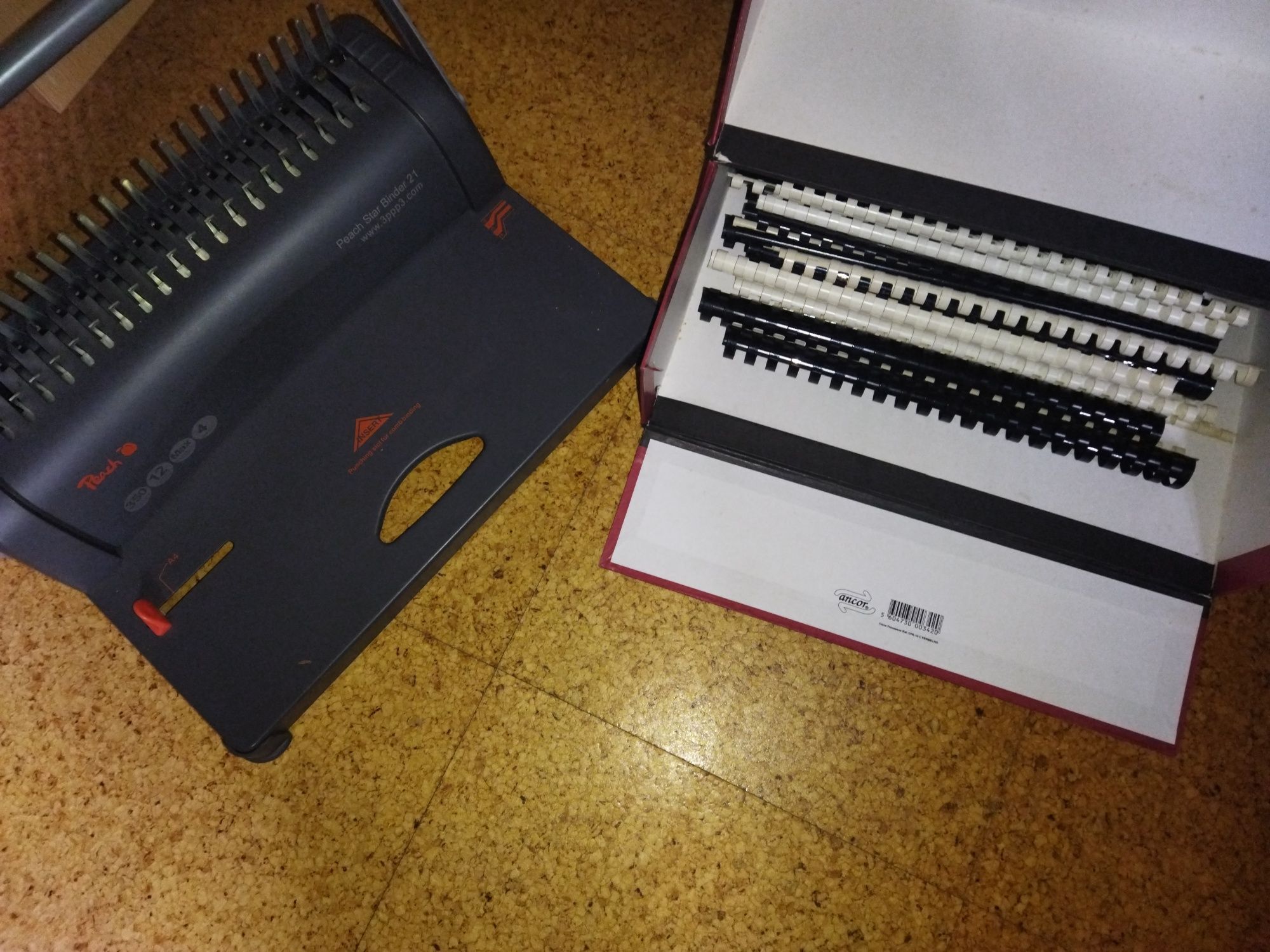 Máquina para encadernação+argolas