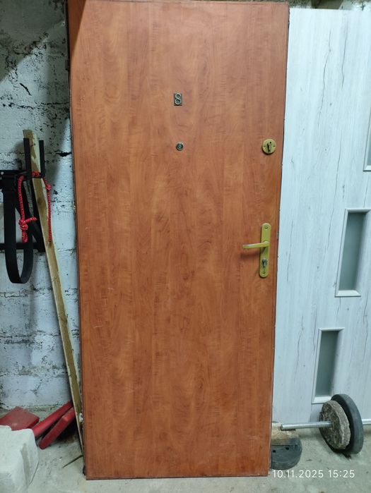 Drzwi do mieszkania domu 80cm