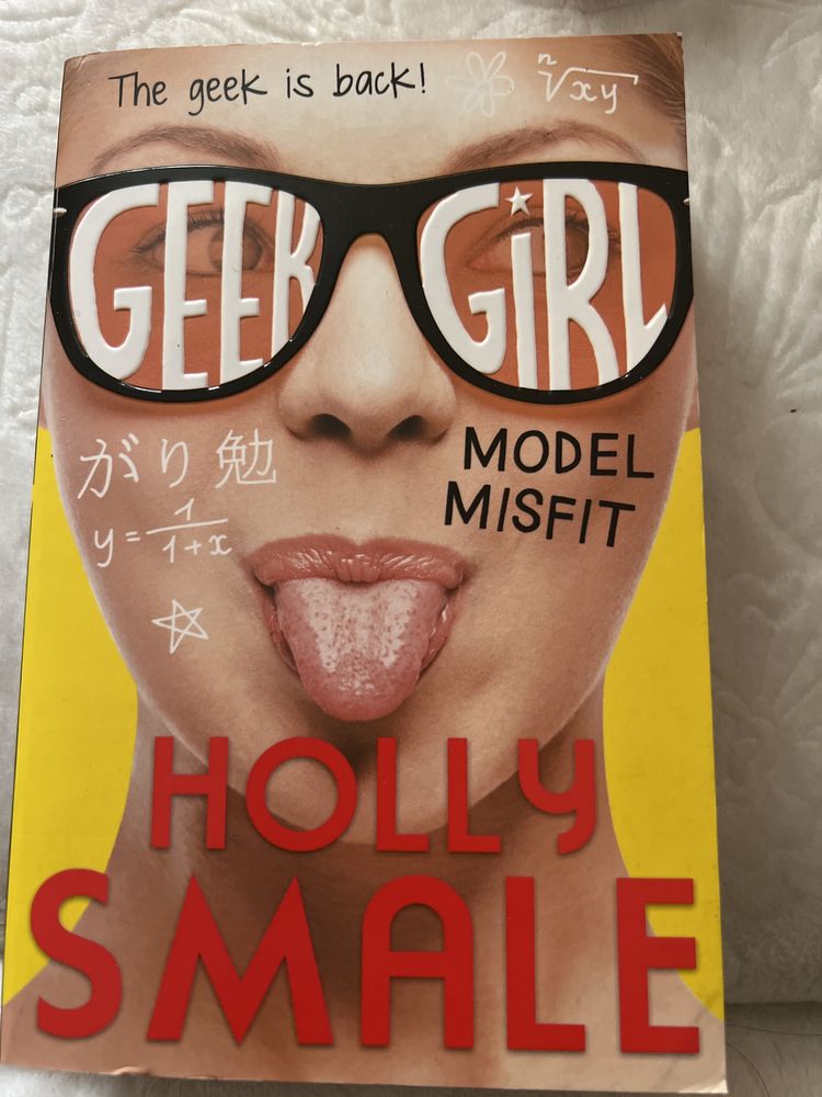 Holly Smale. The geek girl Книга на английском