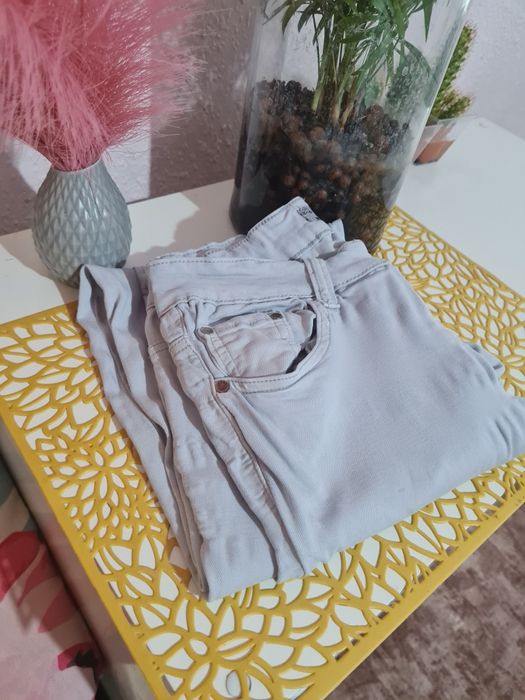 Jasne jeansy z wysokim stanem rozmiar s