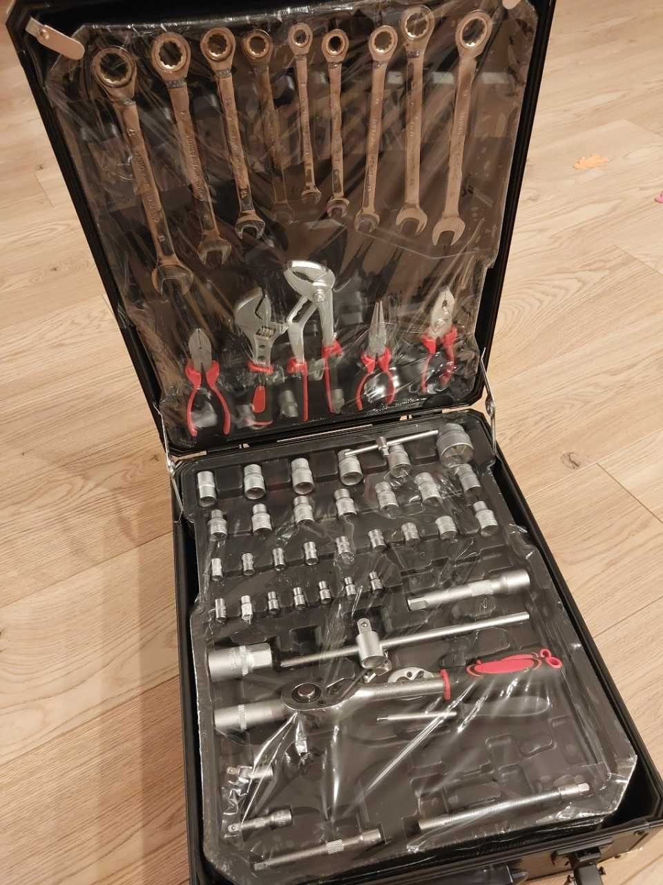 zestaw narzędzi walizka narzędziowa