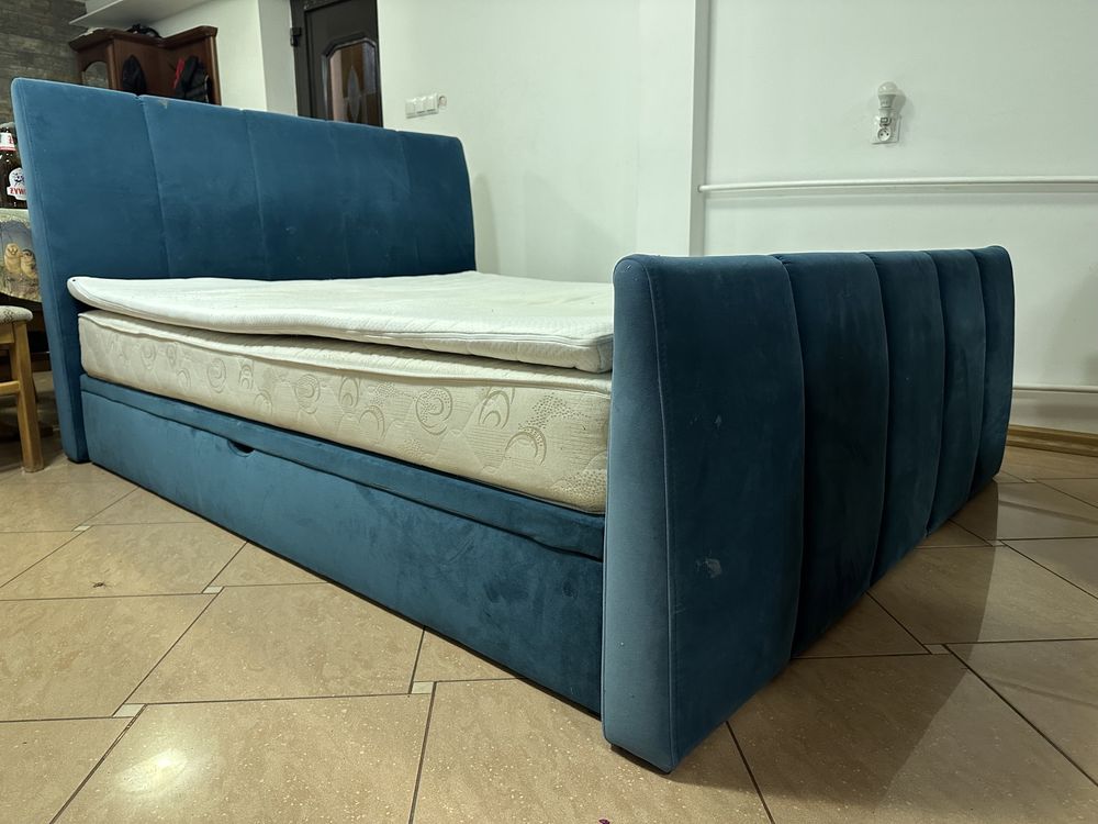 Łóżko 160x200m z materacami tapicerowane