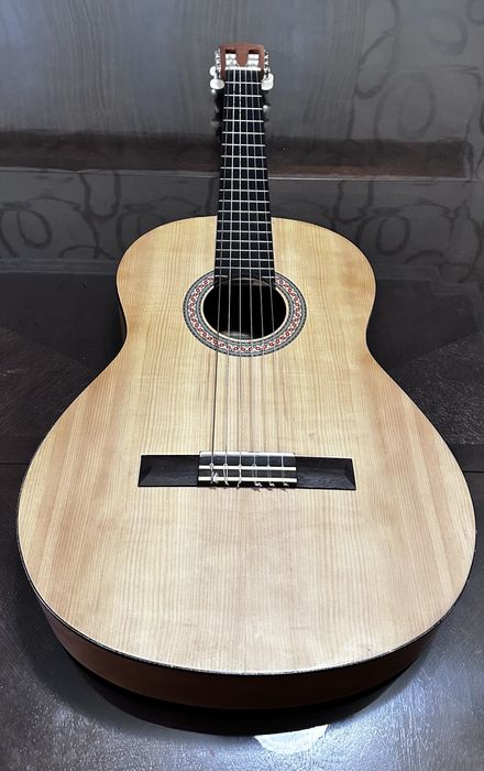 Продам гітару YAMAHA C40M