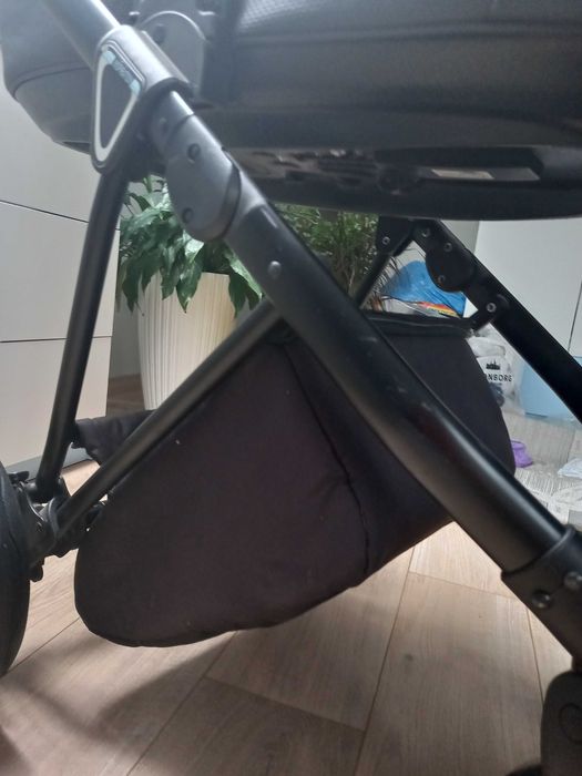 Wózek 2w1 + nosidełko z bazą + gratisy