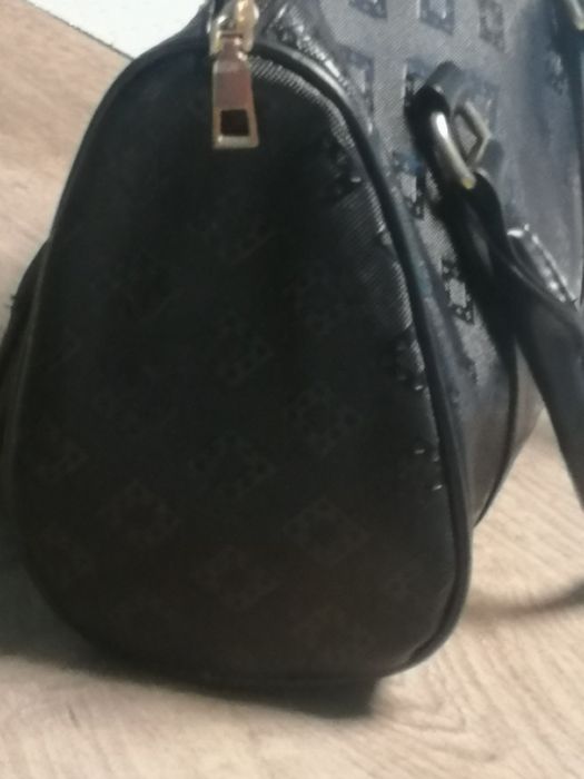 Elegancka torebka do ręki.