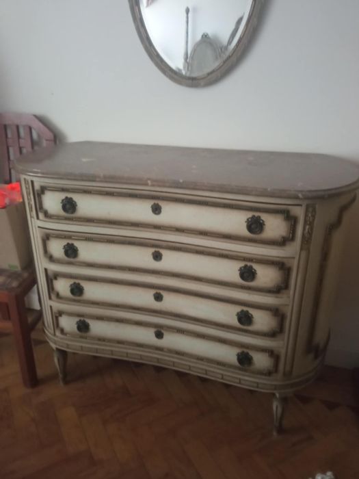 Mobilia de quarto antiga