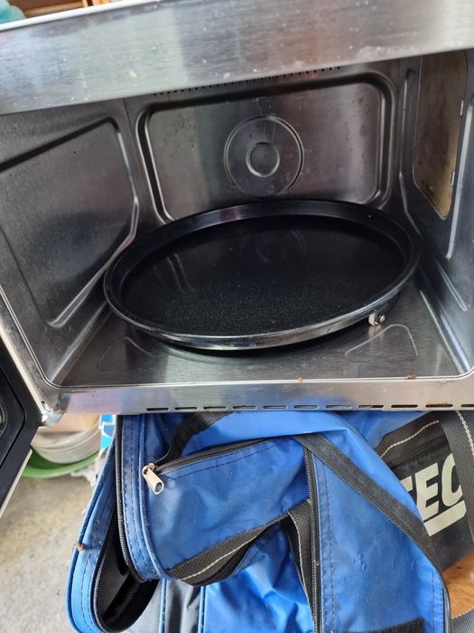 Kuchenka Mikrofalowa z grillem Sharp stan bdb