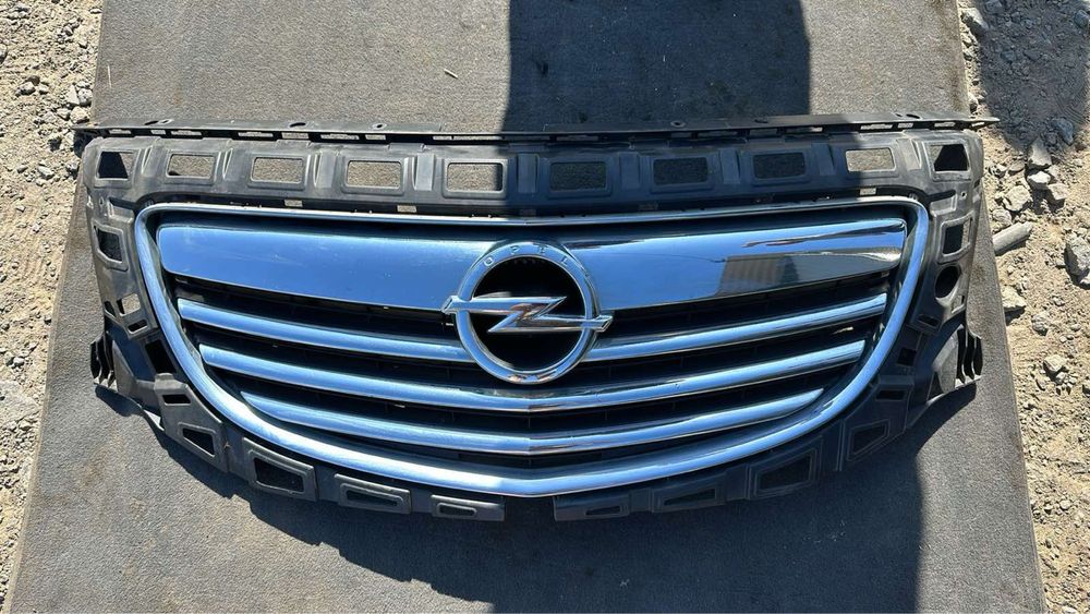 Решітка радіатора опель insignia