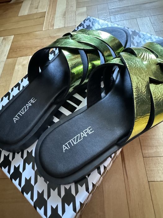 Шкіряні шльопанці