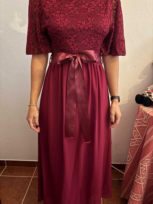 Vestido comprido em renda bordô M