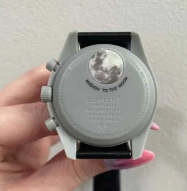 Swatch x Omega Bioceramic Moonswatch Mission to the Moon SO33M100