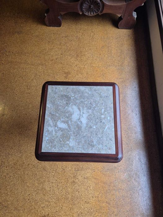 Mesa de Apoio com Mármore