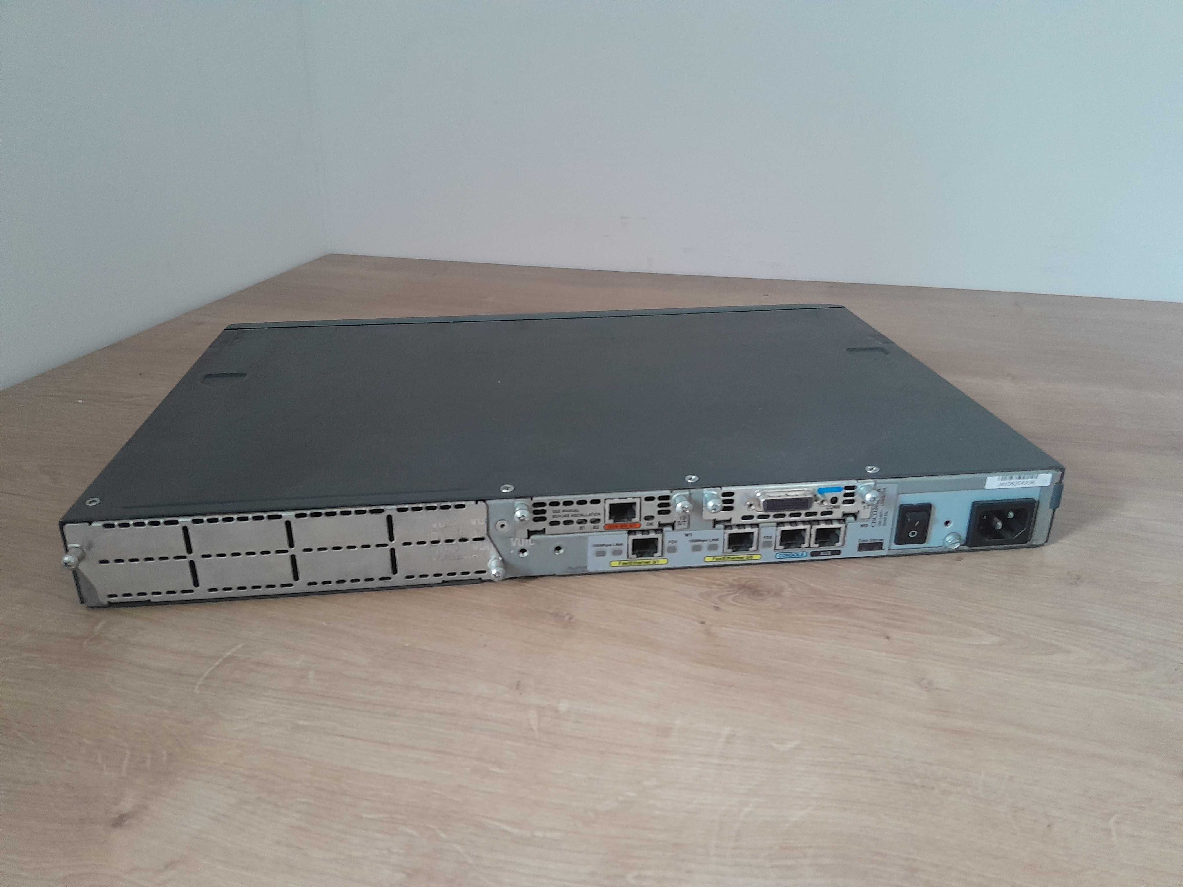CISCO 2600 Series Router