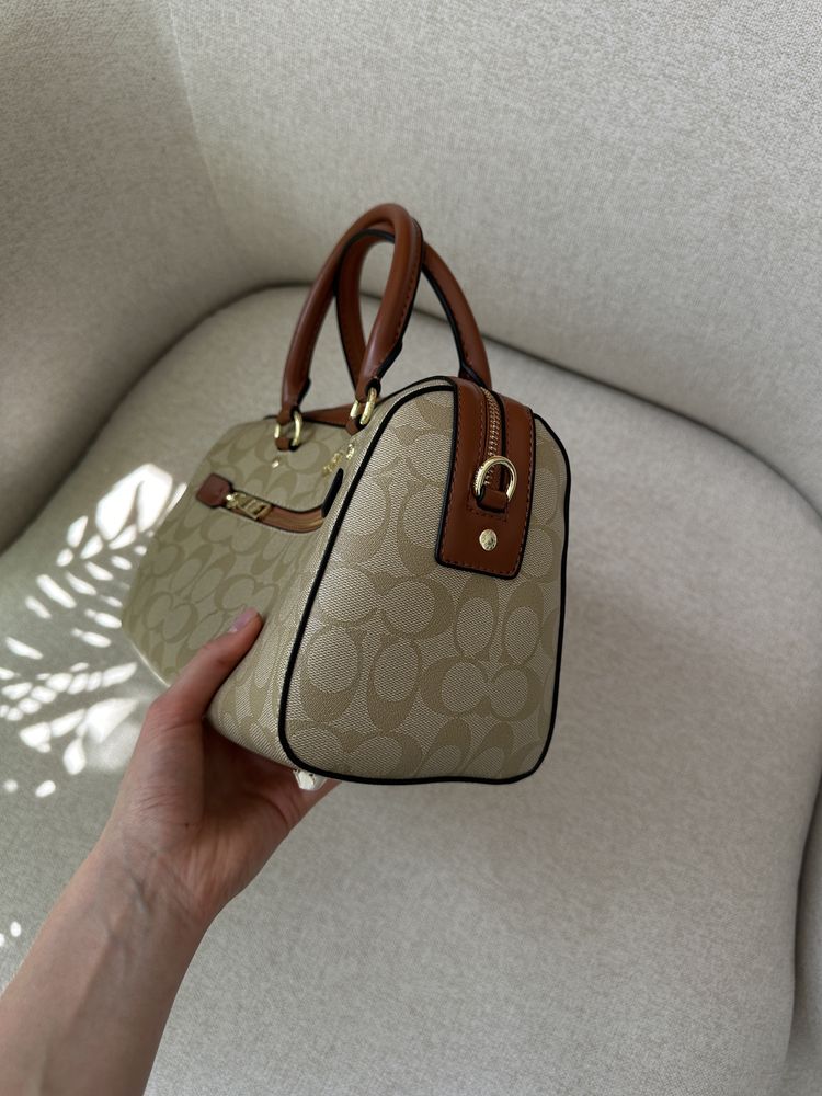 Сумка Coach Rowan Satchel In Signature Canvas бежева/руда