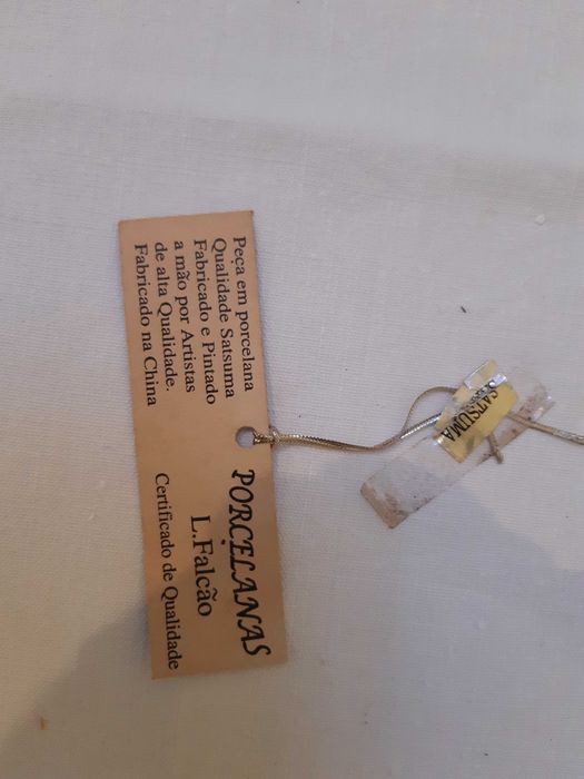 Vasos e Pratos  Orientais Porcelana Sat-Suma Motivos  Pintados a Ouro