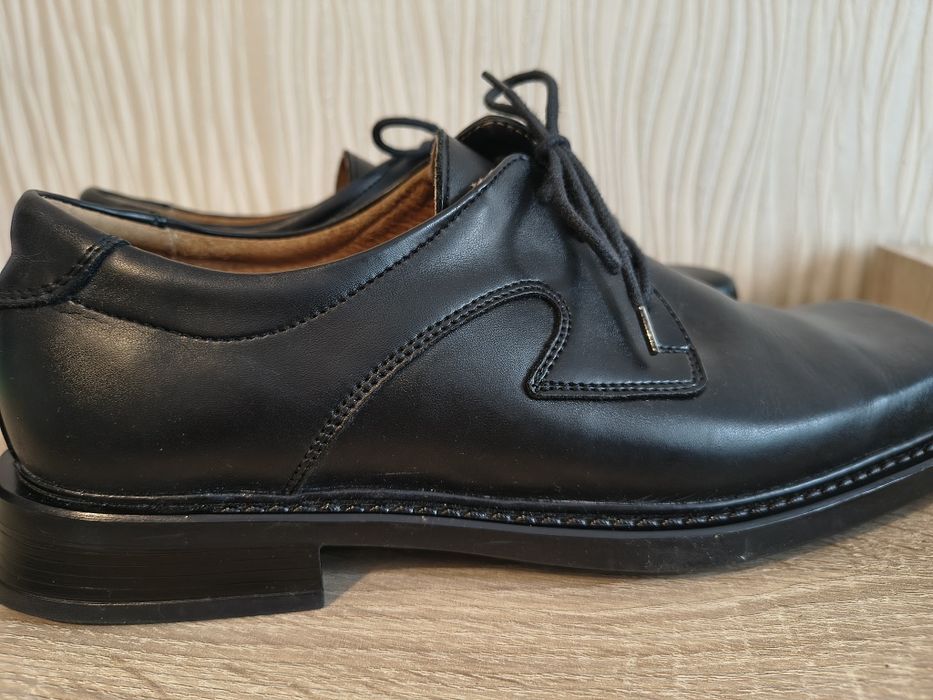 Czarne skórzane pantofle 41