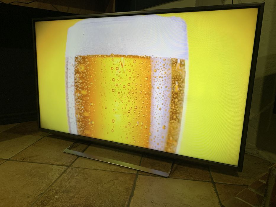 Телевізор panasonic 47 smart tv + кріплення на стіну