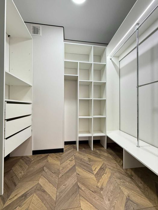 Продаж 2 кім. квартири в новобудові з ремонтом, меблями та технікою
