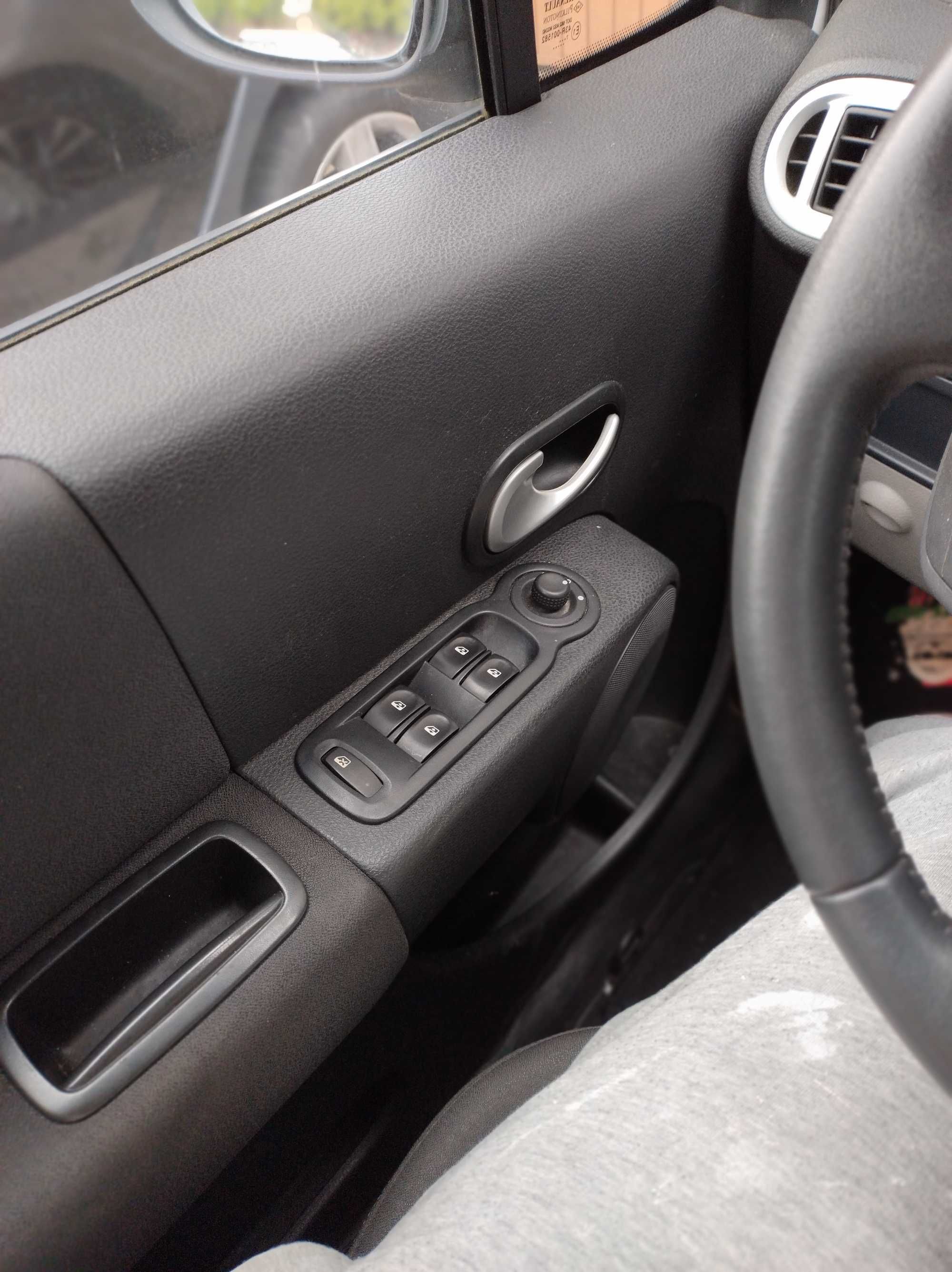Sprzedam uszkodzony Renault Modus