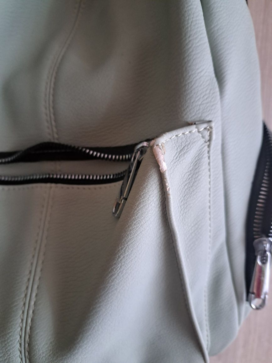 Mochila verde claro