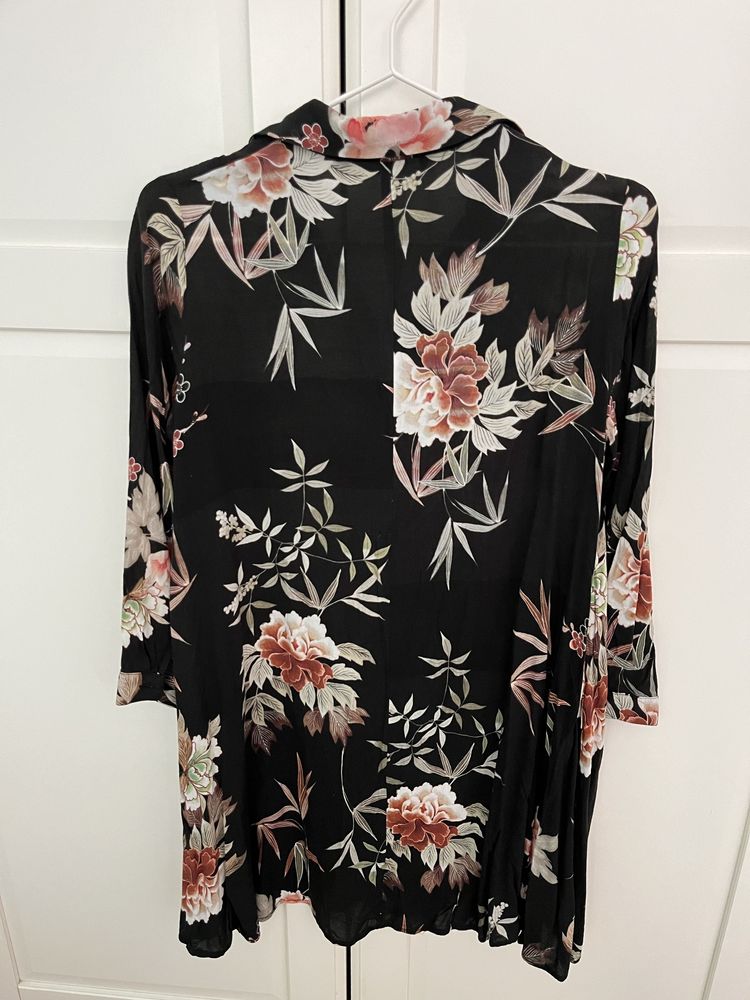 Camisa floral Zara