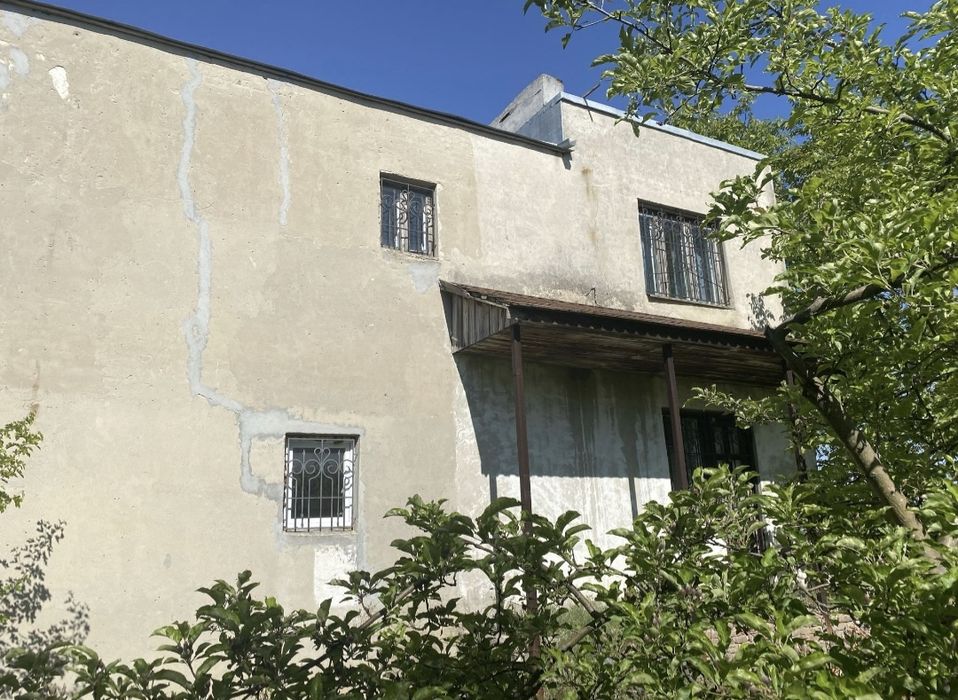 Продам великий 2 поверховий будинок