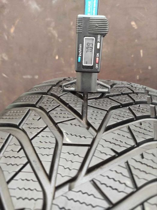 Yokohama BluEarth Winter V905 235/50r19 103V 2шт, 23год, 6,6-7мм, ЗИМА