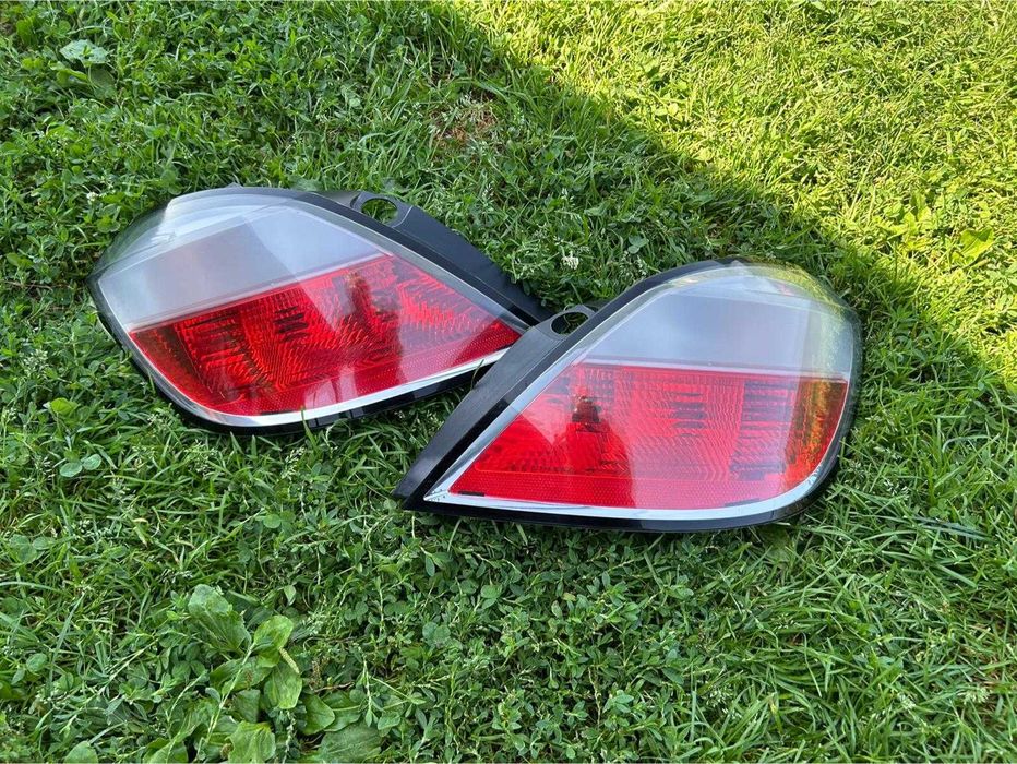 Lampa tylna prawa lewa komplet Opel Astra H