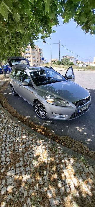 Ford Mondeo de 2008 com 199 000 km.