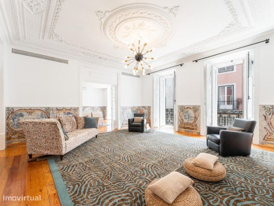 Apartamento T4 com Pátio no Chiado