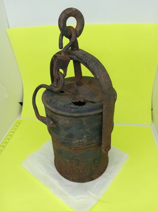 Stara lampa karbidowa