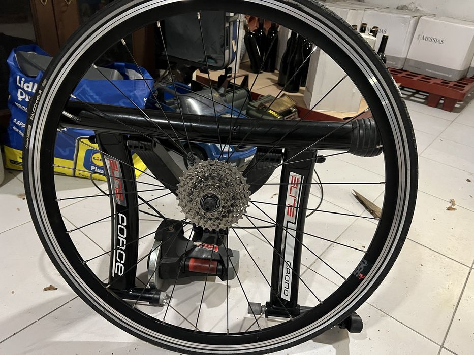 Rolo de treino com roda