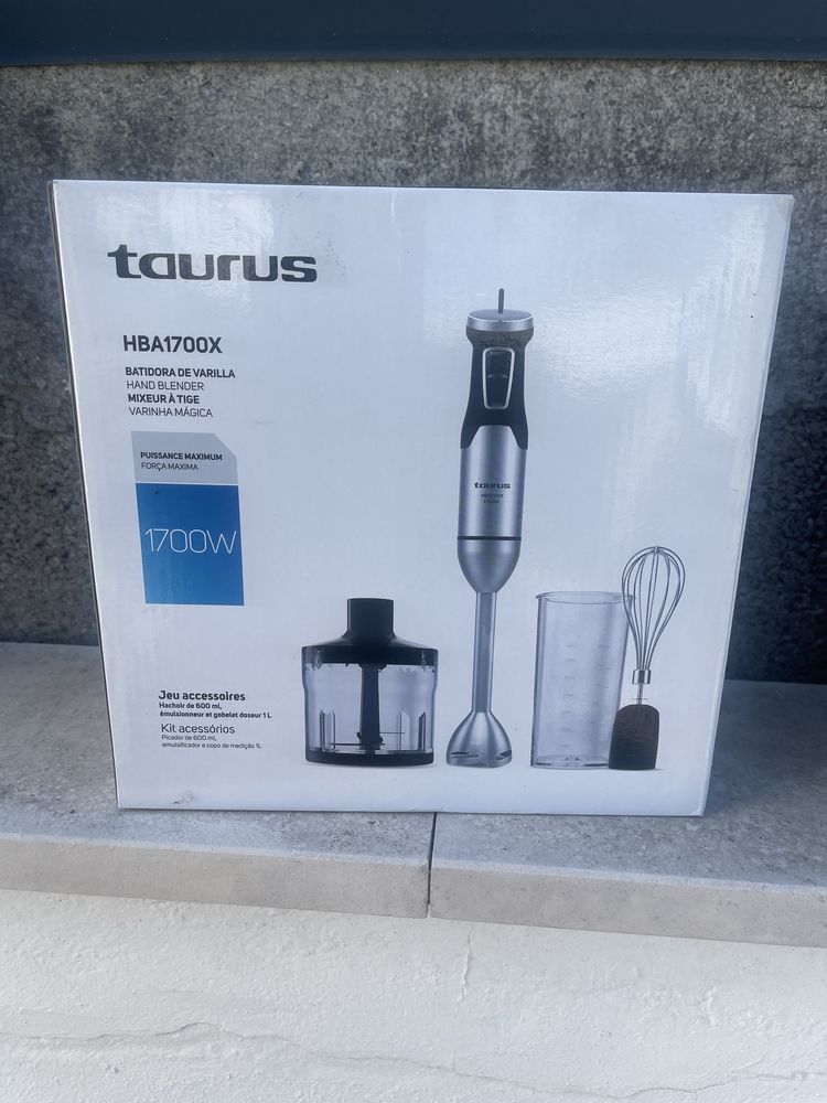 Batedeira Taurus HBA1700X – NOVA, selada na caixa