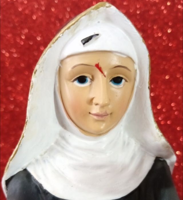 Santa Rita nova, com 32 cm