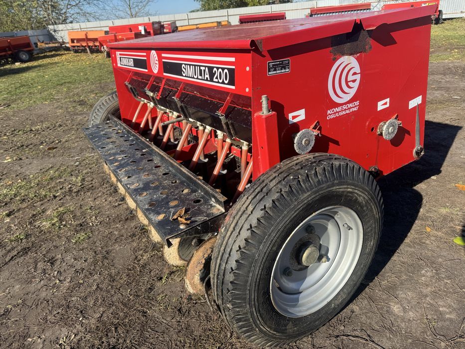 Сівалка зернова навісна 2м дискова  з міндобривом SIMULTA JUNKKARI 200