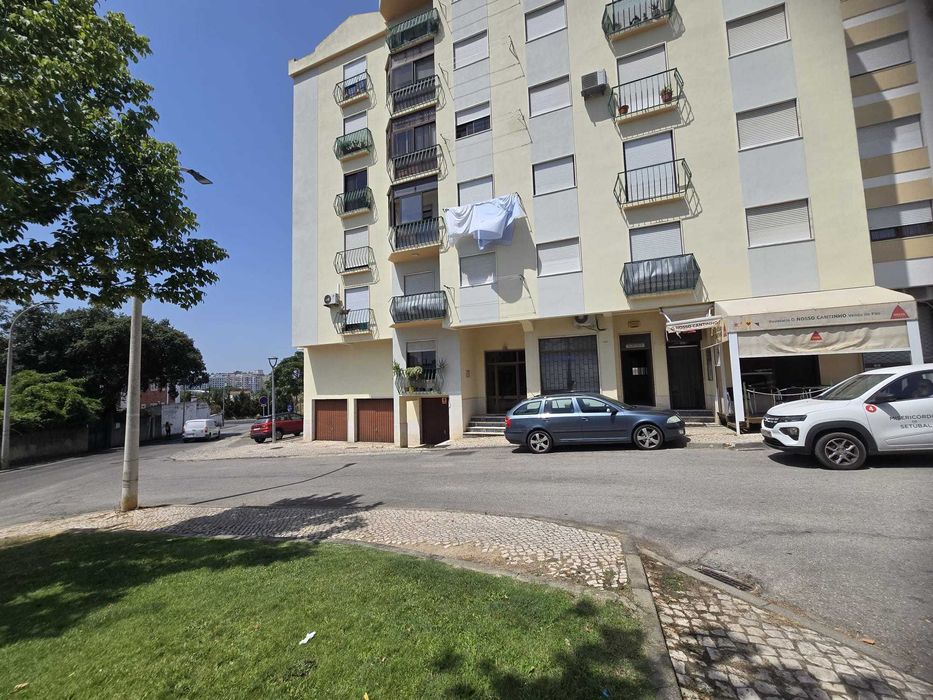 Excelente loja à venda em Setúbal