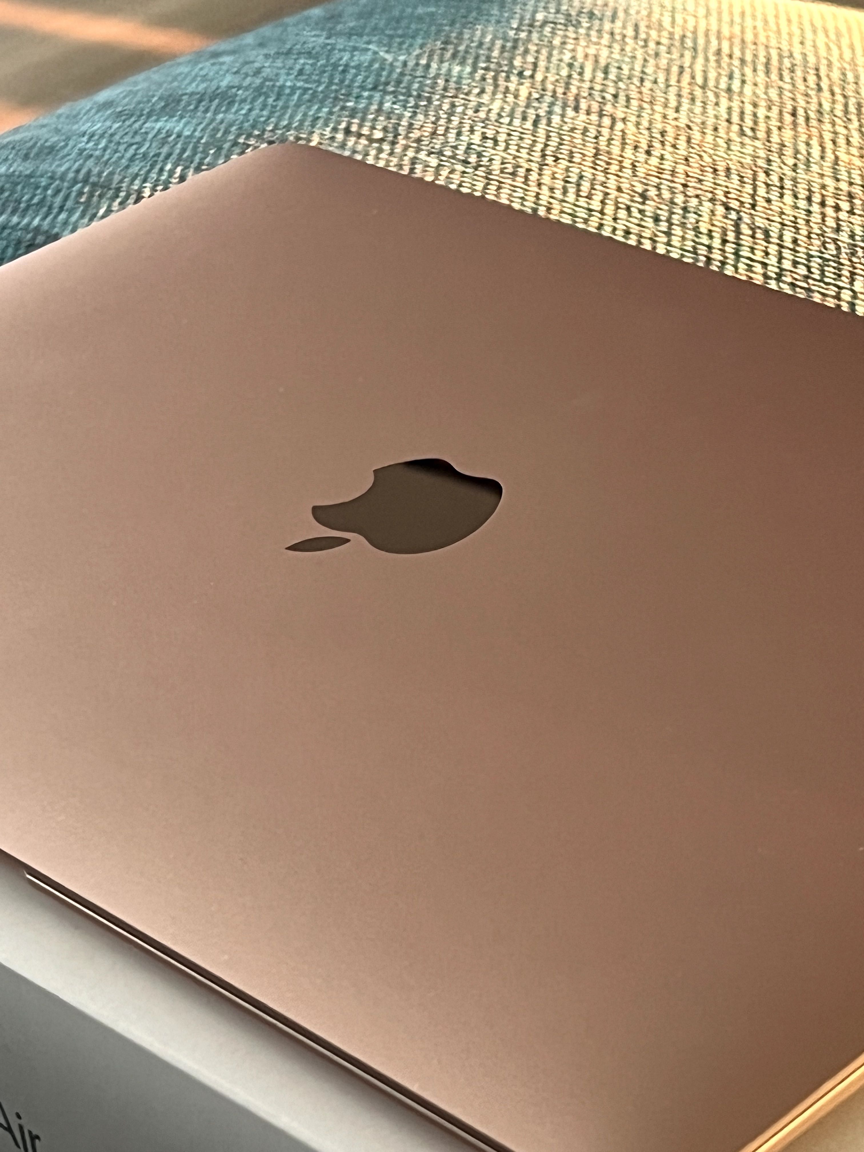 MacBook Air 13 z procesorem Intel Core i5 ósmej generacji
